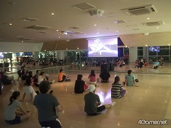 画像ギャラリー No.005のサムネイル画像 / 日本マイクロソフトとスポーツクラブNASが共同開発したダンス式エクササイズ「みんなで Dance Central」。そのレッスンの模様を取材してきた