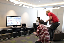 画像ギャラリー No.002のサムネイル画像 / 日本マイクロソフト本社で,「Forza Motorsport 4」「Gears of War 3」「Kinect スポーツ: シーズン 2」の開発者から作品の魅力を聞いてきた