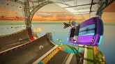 画像ギャラリー No.005のサムネイル画像 / 腕を動かす，体をひねる，そして車が動き出す。「Kinect ジョイライド」，1月20日に発売。早期購入者にはボーナスマシンのプレゼントも
