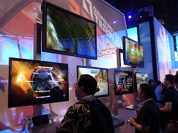 画像ギャラリー No.003のサムネイル画像 / ［E3 2010］パトカーと不法レーサーの飽くなき戦いを描く「Need for Speed: Hot Pursuit」は，友達の輪を大切にするAutolog機能が絶妙