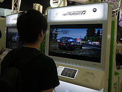画像ギャラリー No.001のサムネイル画像 / ［TGS 2010］レーサー側もポリス側もスーパーマシンをぶつけまくり！ 「ニード・フォー・スピード ホット・パースート」プレイレポート