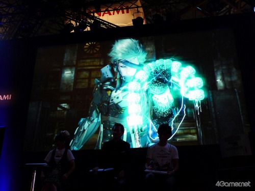 画像ギャラリー No.010のサムネイル画像 / ［TGS 2010］ニンテンドー3DS版メタルギアのタイトルは「スネークイーター」に。KONAMI小島秀夫監督が出ずっぱりでトークを繰り広げた「Kojima Productions Special Stage」開催