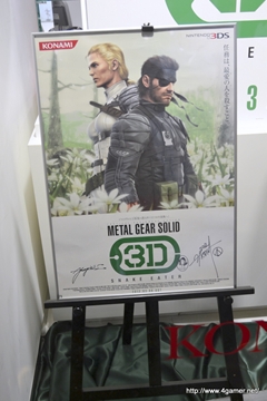 画像ギャラリー No.005のサムネイル画像 / 「METAL GEAR SOLID SNAKE EATER 3D」の発売記念抽選会は3月14日まで実施。小島監督のサイン＆新川洋司氏のイラスト入り3DS本体も展示中