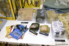 画像ギャラリー No.008のサムネイル画像 / 「METAL GEAR SOLID SNAKE EATER 3D」の発売記念抽選会は3月14日まで実施。小島監督のサイン＆新川洋司氏のイラスト入り3DS本体も展示中