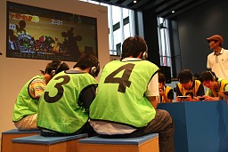 画像ギャラリー No.014のサムネイル画像 / AKB48の石田晴香さんがマルチプレイ大会に参戦! 開発チーム念願の初イベントとなった「パタポン祭」レポート