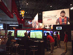 画像ギャラリー No.001のサムネイル画像 / ［TGS 2010］「ワールドサッカー ウイニングイレブン 2011」は、プレイヤースキルの差が勝負の分かれ目に？
