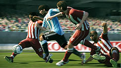 画像ギャラリー No.014のサムネイル画像 / ［TGS 2010］「ワールドサッカー ウイニングイレブン 2011」は、プレイヤースキルの差が勝負の分かれ目に？