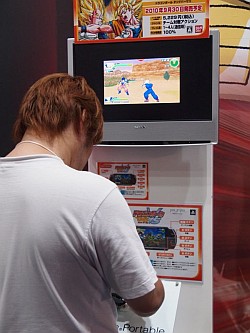 画像ギャラリー No.002のサムネイル画像 / ［TGS 2010］同じ題材を扱いながら，据え置き機と携帯機で異なるアプローチ。「ドラゴンボール レイジングブラスト2」＆「ドラゴンボール タッグバーサス」を試遊