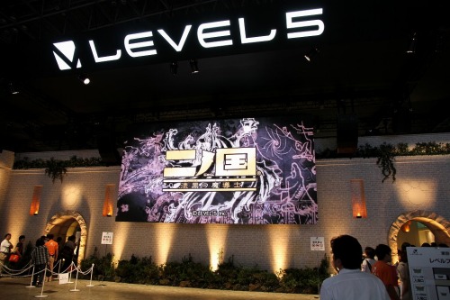 画像ギャラリー No.003のサムネイル画像 / ［TGS 2010］「二ノ国」のゴロネール城をモチーフにしたファンタジー世界が来場者を迎えるレベルファイブブース速報