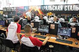 画像ギャラリー No.025のサムネイル画像 / 「World of Tanks」の世界大会「Ural Steel Championship 2012 Grand Finals」がモスクワで開催。初参加となる日本チームの活躍はいかに