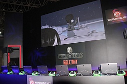 画像ギャラリー No.001のサムネイル画像 / ［TGS 2013］ノンナ役の声優・上坂すみれさんが戦車に！「World of Tanks」×「ガールズ＆パンツァー」のコラボイベント「ロシア戦車は最高です！」レポート
