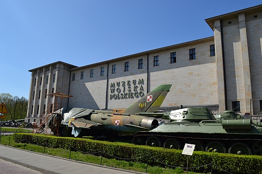 画像ギャラリー No.002のサムネイル画像 / 戦車に戦闘機に甲冑。「The Grand Finals 2015」開催前に行われたポーランド軍事博物館ツアーの模様をレポート