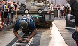 画像ギャラリー No.002のサムネイル画像 / 戦車を牽引するスポーツ競技「World of Tanks PC Tank Pull」にてEddie Williams氏がギネス世界記録を達成