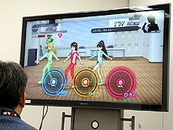 画像ギャラリー No.017のサムネイル画像 / さわるしかなかったんだ! 「アイドルマスター2」の試遊レポート。4Gamerの松Pが,ぶっつけ本番で華麗なチャレンジ。直撮りムービーも掲載