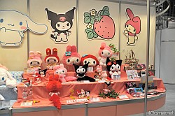 画像ギャラリー No.092のサムネイル画像 / [AOU2011]イカちゃん，ついにクレーンゲームを侵略開始。「第23回プライズフェア 2011 SUMMER」フォトレポート（その2）