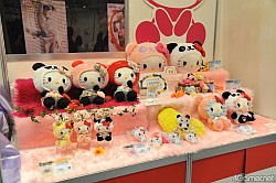画像ギャラリー No.093のサムネイル画像 / [AOU2011]イカちゃん，ついにクレーンゲームを侵略開始。「第23回プライズフェア 2011 SUMMER」フォトレポート（その2）