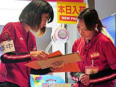 アミューズメント施設の楽しさを支えるクルー達が集結し，接客技術を競い合う「接客スタァ誕生!!CONTEST」をレポート