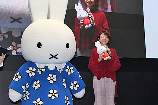 画像ギャラリー No.002のサムネイル画像 / ［JAEPO2019］タイトーが「ミッフィー」のプライズを発表。本家オランダも認めた完成度のぬいぐるみやグッズが，4月よりゲームセンターに登場