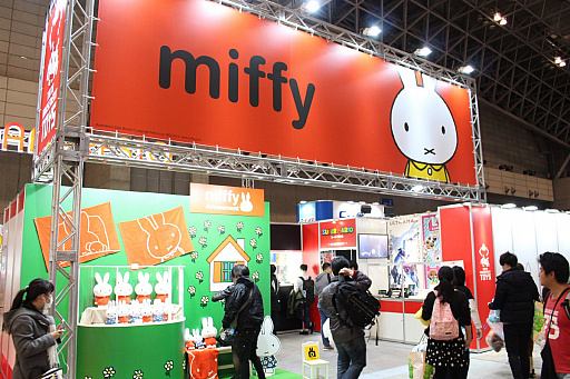 画像ギャラリー No.005のサムネイル画像 / ［JAEPO2019］タイトーが「ミッフィー」のプライズを発表。本家オランダも認めた完成度のぬいぐるみやグッズが，4月よりゲームセンターに登場