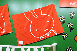 画像ギャラリー No.008のサムネイル画像 / ［JAEPO2019］タイトーが「ミッフィー」のプライズを発表。本家オランダも認めた完成度のぬいぐるみやグッズが，4月よりゲームセンターに登場