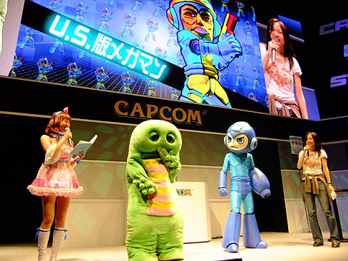 画像ギャラリー No.002のサムネイル画像 / ［TGS 2010］「緑色の何か」の正体が明らかに。ロックマンシリーズ最新作「MEGA MAN UNIVERSE」のステージイベントにガチャピン登場