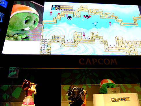 画像ギャラリー No.004のサムネイル画像 / ［TGS 2010］「緑色の何か」の正体が明らかに。ロックマンシリーズ最新作「MEGA MAN UNIVERSE」のステージイベントにガチャピン登場