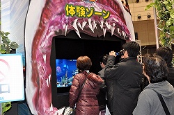 画像ギャラリー No.011のサムネイル画像 / [AOU2011]新作2D対戦格闘「カオスコード」のショートインタビューも掲載。バラエティに富んだラインナップで来場者を飽きさせないセガブースをレポート