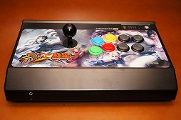 画像ギャラリー No.009のサムネイル画像 / 「STREET FIGHTER X 鉄拳」仕様のアーケードスティック，Mad Catz「アーケード ファイトスティック」レビュー。2グレード6製品を徹底比較