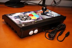画像ギャラリー No.011のサムネイル画像 / 「STREET FIGHTER X 鉄拳」仕様のアーケードスティック，Mad Catz「アーケード ファイトスティック」レビュー。2グレード6製品を徹底比較