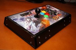 画像ギャラリー No.029のサムネイル画像 / 「STREET FIGHTER X 鉄拳」仕様のアーケードスティック，Mad Catz「アーケード ファイトスティック」レビュー。2グレード6製品を徹底比較