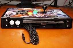 画像ギャラリー No.031のサムネイル画像 / 「STREET FIGHTER X 鉄拳」仕様のアーケードスティック，Mad Catz「アーケード ファイトスティック」レビュー。2グレード6製品を徹底比較
