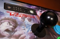 画像ギャラリー No.032のサムネイル画像 / 「STREET FIGHTER X 鉄拳」仕様のアーケードスティック，Mad Catz「アーケード ファイトスティック」レビュー。2グレード6製品を徹底比較