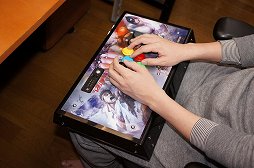 画像ギャラリー No.034のサムネイル画像 / 「STREET FIGHTER X 鉄拳」仕様のアーケードスティック，Mad Catz「アーケード ファイトスティック」レビュー。2グレード6製品を徹底比較