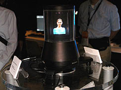 画像ギャラリー No.007のサムネイル画像 / ［SIGGRAPH］次世代PSPは360°全方位立体視に対応か。ソニー，SIGGRAPH 2010で「視差数360個＆360°裸眼立体視対応」の小型LEDディスプレイを公開
