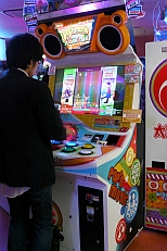 画像ギャラリー No.028のサムネイル画像 / キーワードは“立体視”＋“ヘッドトラッキング”。「METAL GEAR ARCADE」のロケテストで，FPSの未来を垣間見た