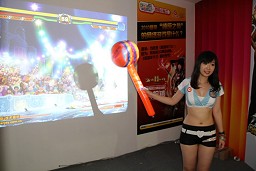 画像ギャラリー No.004のサムネイル画像 / ［CJ 2010］タイトル展示は縮小傾向か？　中国最大手SHANDAブースに見るChinaJoy出展の動向