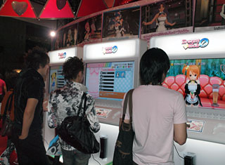 画像ギャラリー No.002のサムネイル画像 / ［TGS 2010］ピュアな紳士をホストガールがお出迎え！ D3Pブースで「DREAM C CLUB ZERO」と「DREAM C CLUB Portable」をプレイしてみた