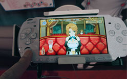 画像ギャラリー No.025のサムネイル画像 / ［TGS 2010］ピュアな紳士をホストガールがお出迎え！ D3Pブースで「DREAM C CLUB ZERO」と「DREAM C CLUB Portable」をプレイしてみた
