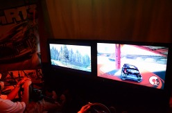 画像ギャラリー No.006のサムネイル画像 / 「DiRT 3」，プロスケーターのパフォーマンスにも注目が集まった発売記念イベントをレポート。ケン・ブロック氏からのメッセージ映像を掲載