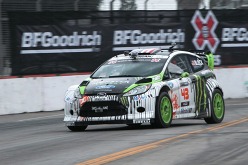 画像ギャラリー No.020のサムネイル画像 / 「DiRT 3」，プロスケーターのパフォーマンスにも注目が集まった発売記念イベントをレポート。ケン・ブロック氏からのメッセージ映像を掲載