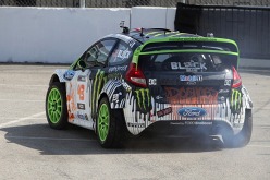 画像ギャラリー No.021のサムネイル画像 / 「DiRT 3」，プロスケーターのパフォーマンスにも注目が集まった発売記念イベントをレポート。ケン・ブロック氏からのメッセージ映像を掲載