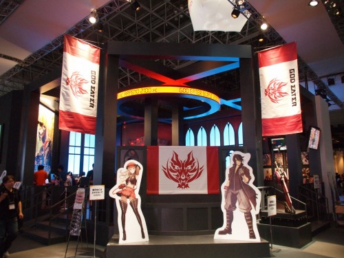 画像ギャラリー No.001のサムネイル画像 / ［TGS 2010］「GOD EATER BURST」のプレイゾーンがひときわ目を引くバンダイナムコゲームスのブース速報