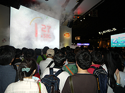 画像ギャラリー No.005のサムネイル画像 / ［TGS 2010］「テイルズ オブ グレイセス エフ」などは入場制限がかけられるほどに盛況。バンダイナムコゲームスブース混雑情報