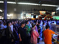 画像ギャラリー No.006のサムネイル画像 / ［TGS 2010］「テイルズ オブ グレイセス エフ」などは入場制限がかけられるほどに盛況。バンダイナムコゲームスブース混雑情報