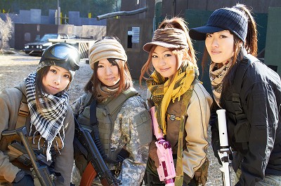 画像ギャラリー No.001のサムネイル画像 / 女子サバゲーチーム“ウピウピ隊”が「OFP: RED RIVER」に挑戦