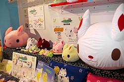 画像ギャラリー No.107のサムネイル画像 / [AMショー]プライズ系ブース総ざらえ。現役中学生モデルも応援に駆けつけた，景品ゾーンの見どころをフォトレポートでお届け