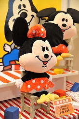 画像ギャラリー No.105のサムネイル画像 / 「もしドラ」「ストライクウィッチーズ」のステージイベントも開催。人気アニメがずらりと並んだセガブース，「第23回プライズフェア 2011 SUMMER」フォトレポート（その3）
