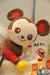 画像ギャラリー No.109のサムネイル画像 / 「もしドラ」「ストライクウィッチーズ」のステージイベントも開催。人気アニメがずらりと並んだセガブース，「第23回プライズフェア 2011 SUMMER」フォトレポート（その3）