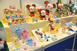 画像ギャラリー No.110のサムネイル画像 / 「もしドラ」「ストライクウィッチーズ」のステージイベントも開催。人気アニメがずらりと並んだセガブース，「第23回プライズフェア 2011 SUMMER」フォトレポート（その3）