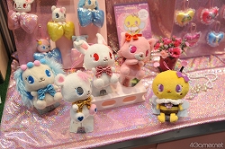 画像ギャラリー No.220のサムネイル画像 / 「もしドラ」「ストライクウィッチーズ」のステージイベントも開催。人気アニメがずらりと並んだセガブース，「第23回プライズフェア 2011 SUMMER」フォトレポート（その3）